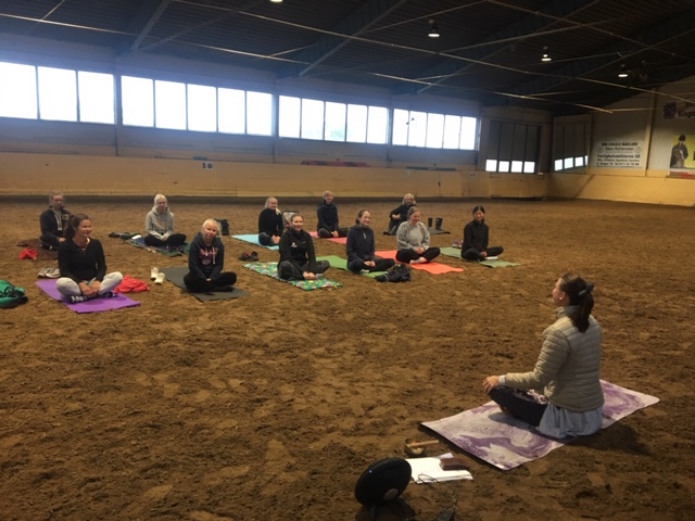Exempel på aktivitet; ryttaryoga.